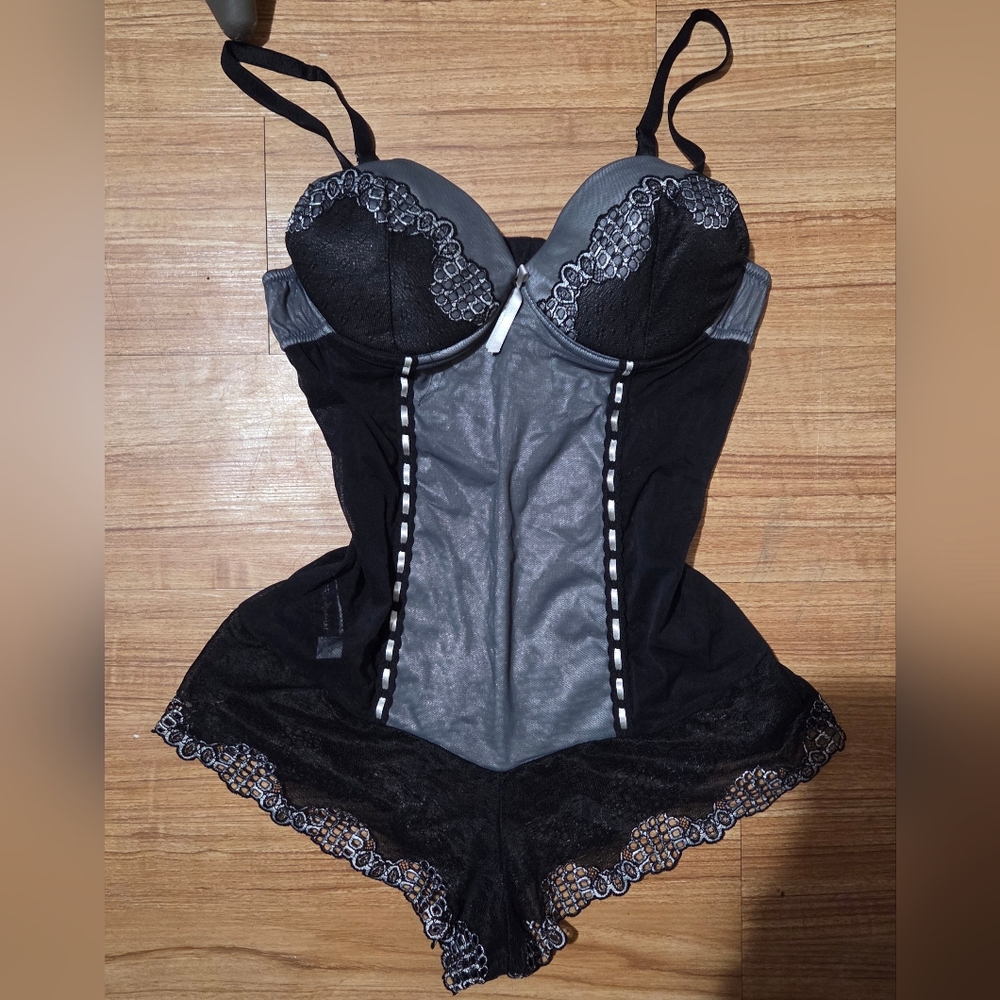 Vicky Form Black Gray Shimmery Lace Teddy Lingerie Size Large/36 Bust Like New
